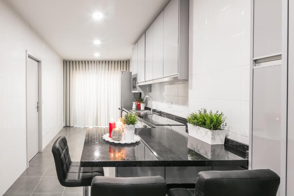 Camarinha Oporto Apartments room 2